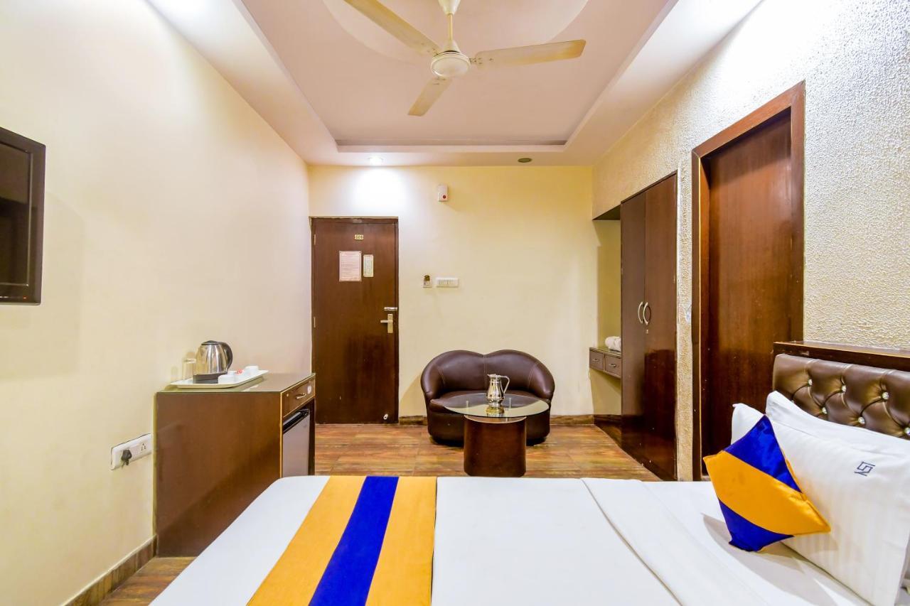 Hotel N S International Калькутта Экстерьер фото